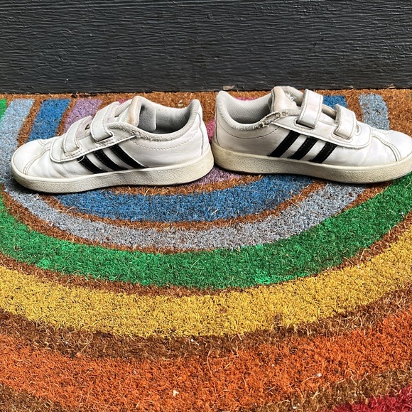 KIDS ADIDAS VELCRO SHOES - Picture 2 of 4